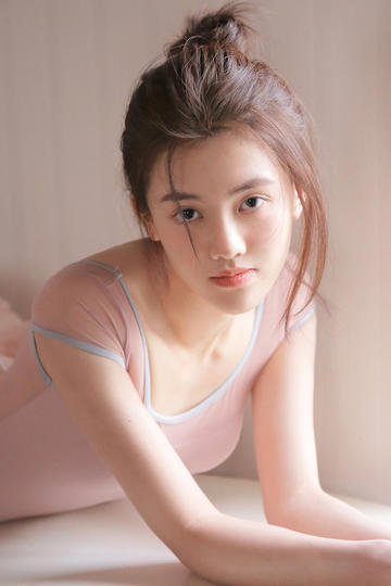 男人边吃奶边做好爽视频免费(男人边吃边聊)